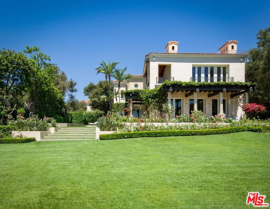 1672 Waynecrest Drive Los Angeles, CA 90210