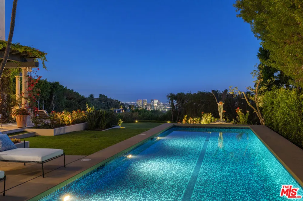 1672 Waynecrest Drive Los Angeles, CA 90210