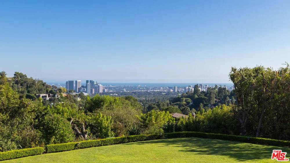 1672 Waynecrest Drive Los Angeles, CA 90210