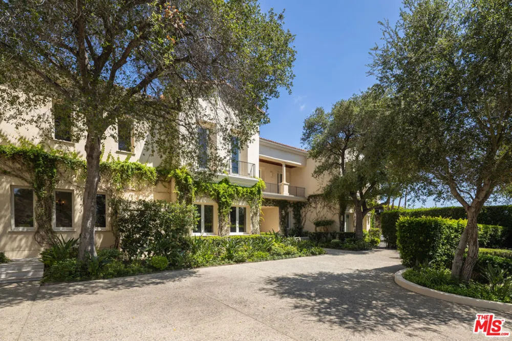 1672 Waynecrest Drive Los Angeles, CA 90210