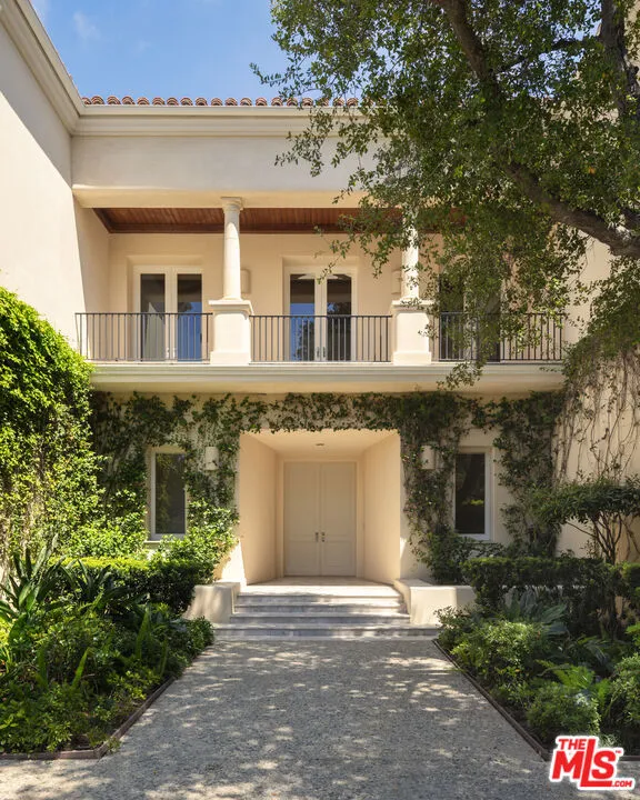 1672 Waynecrest Drive Los Angeles, CA 90210