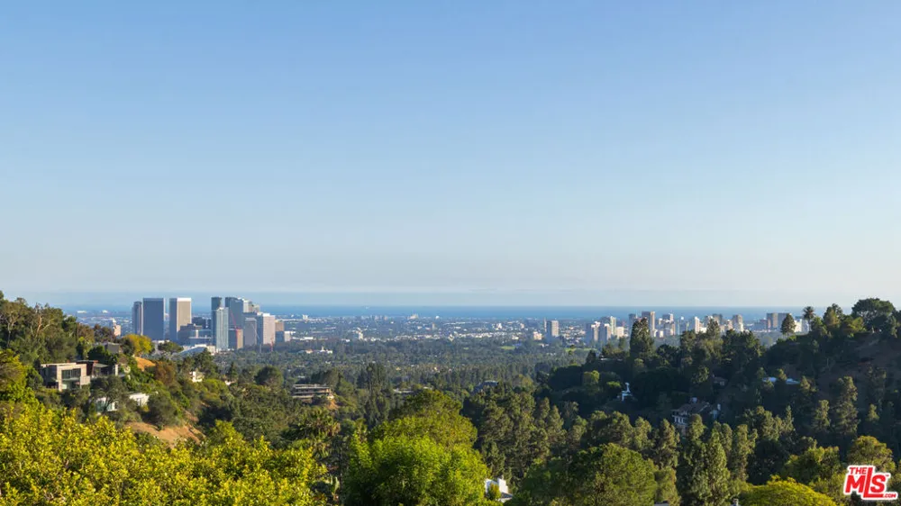 1672 Waynecrest Drive Los Angeles, CA 90210