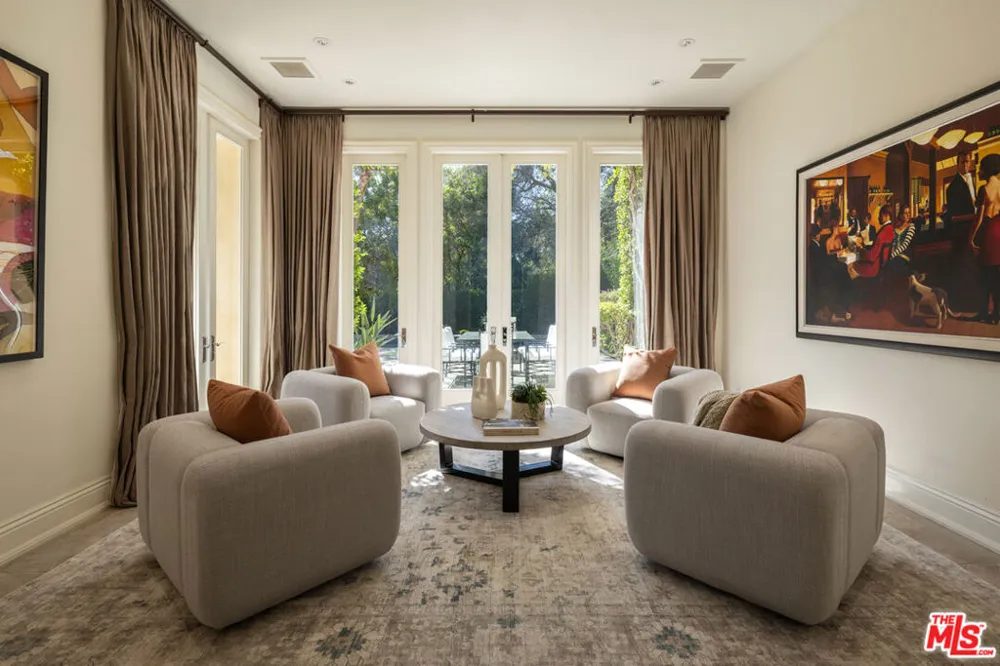1672 Waynecrest Drive Los Angeles, CA 90210