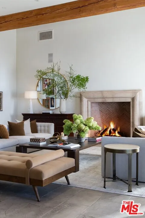 1672 Waynecrest Drive Los Angeles, CA 90210