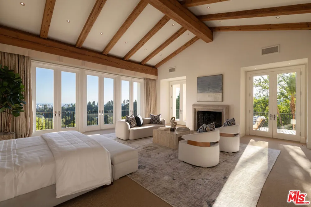 1672 Waynecrest Drive Los Angeles, CA 90210