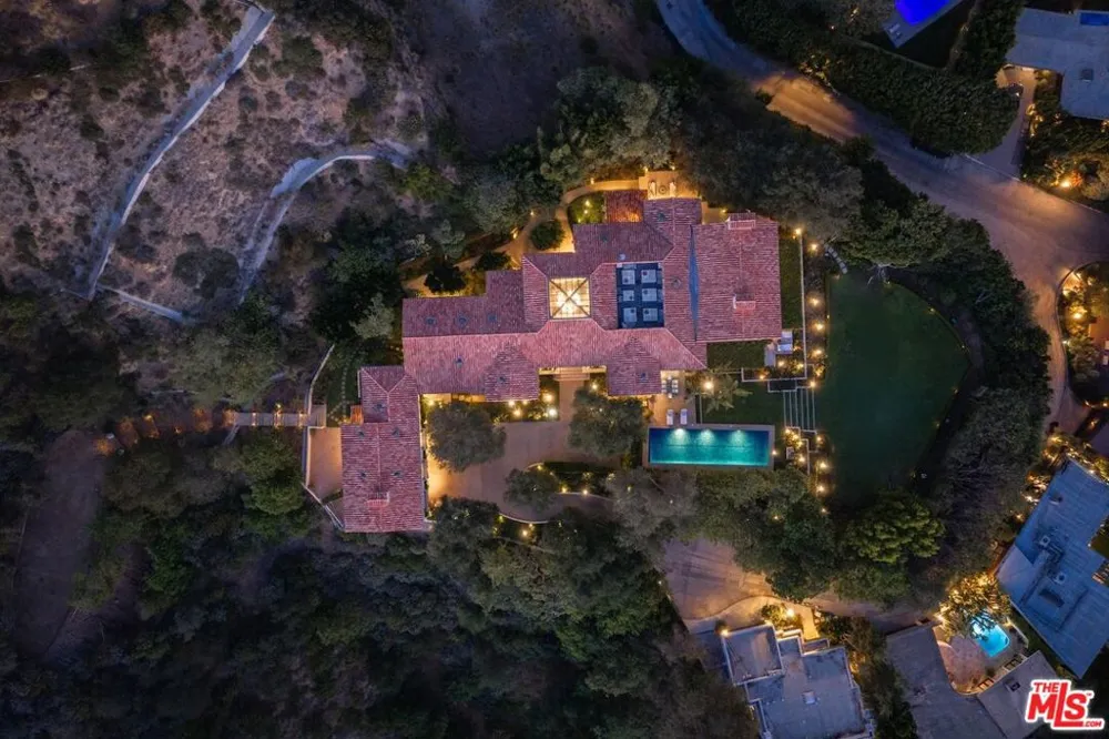 1672 Waynecrest Drive Los Angeles, CA 90210
