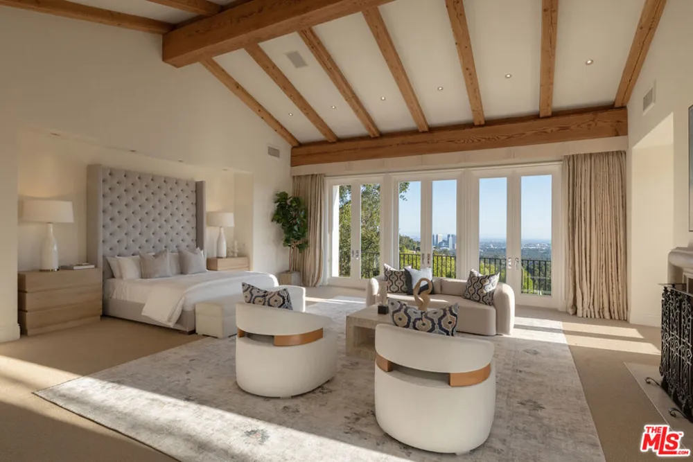 1672 Waynecrest Drive Los Angeles, CA 90210