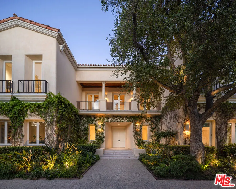 1672 Waynecrest Drive Los Angeles, CA 90210
