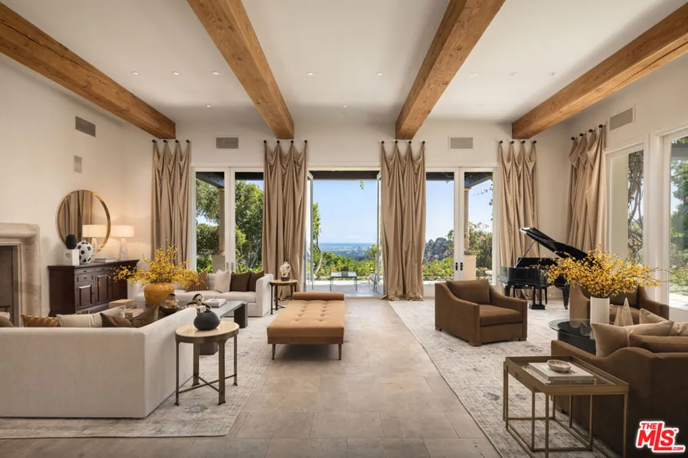 1672 Waynecrest Drive Los Angeles, CA 90210