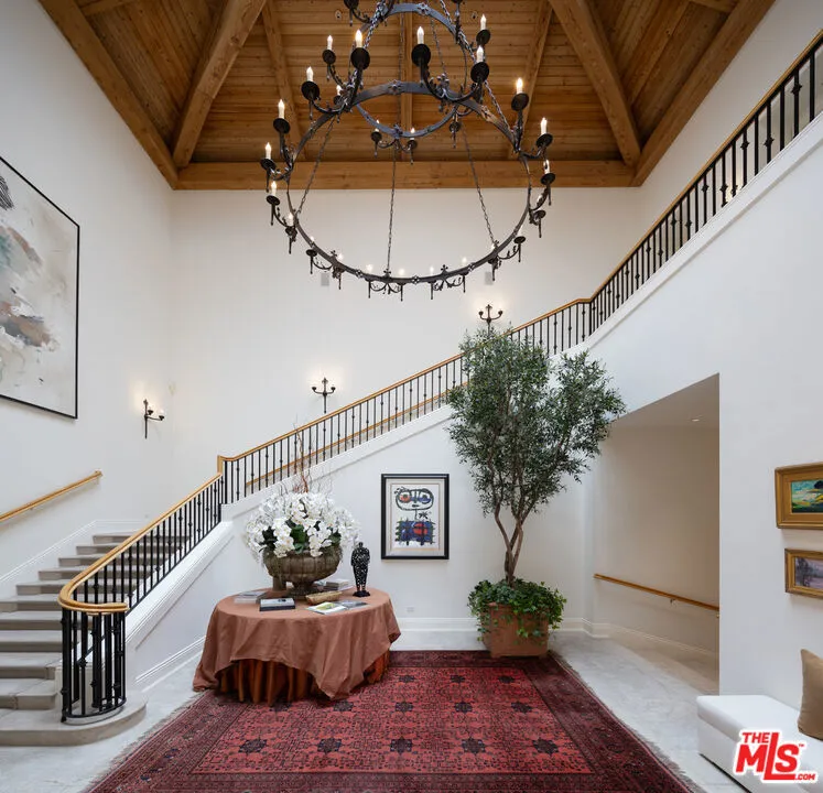 1672 Waynecrest Drive Los Angeles, CA 90210