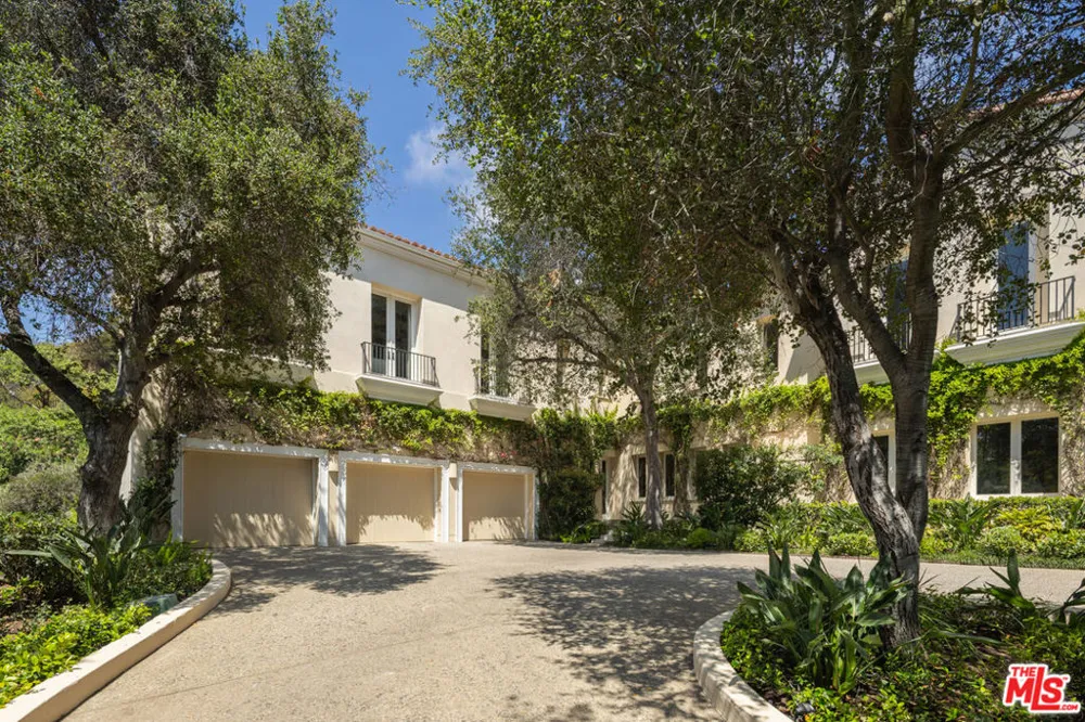 1672 Waynecrest Drive Los Angeles, CA 90210
