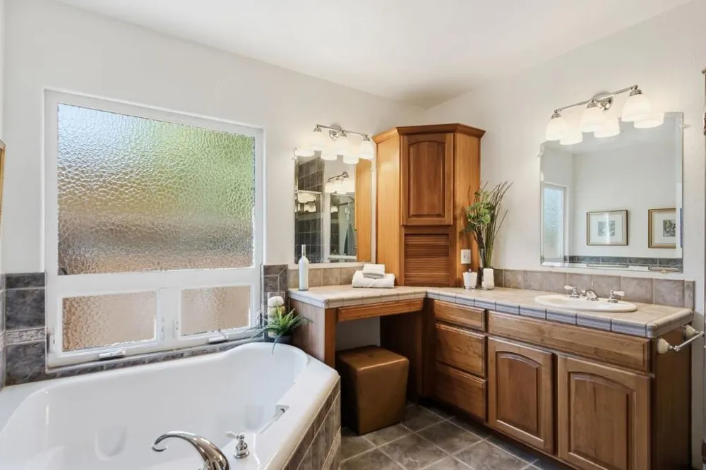 543 Jeter Street Redwood City, CA 94062