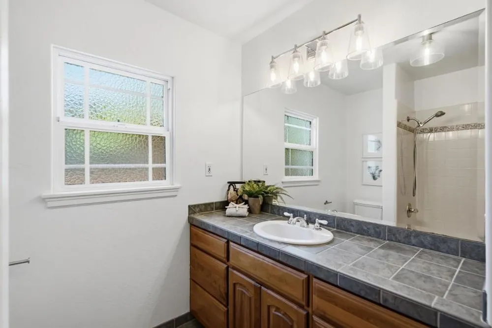543 Jeter Street Redwood City, CA 94062