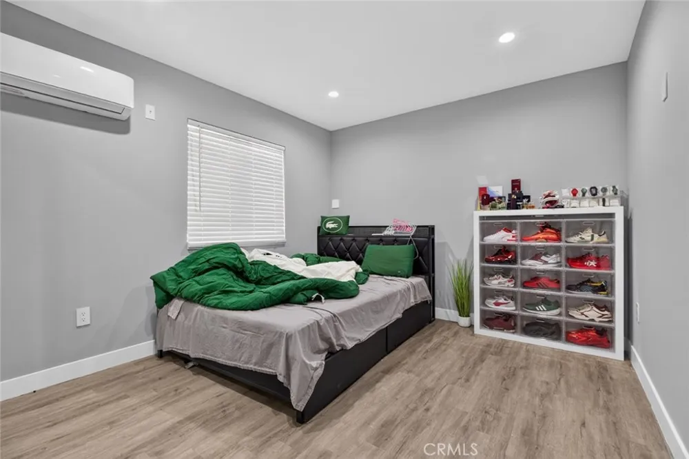 8055 Natick Ave Panorama City, CA 91402