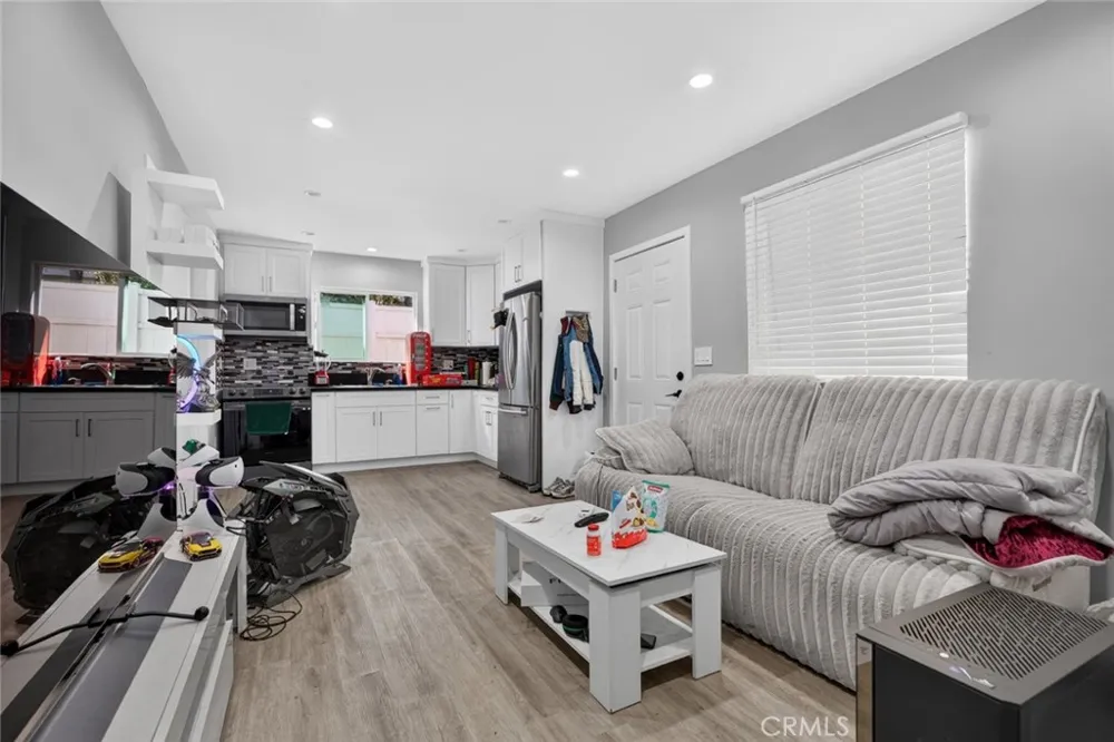 8055 Natick Ave Panorama City, CA 91402