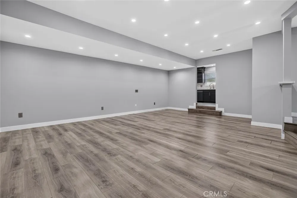 8055 Natick Ave Panorama City, CA 91402