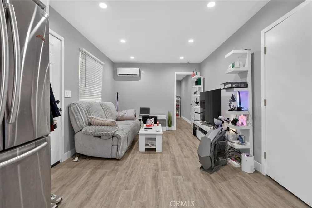 8055 Natick Ave Panorama City, CA 91402