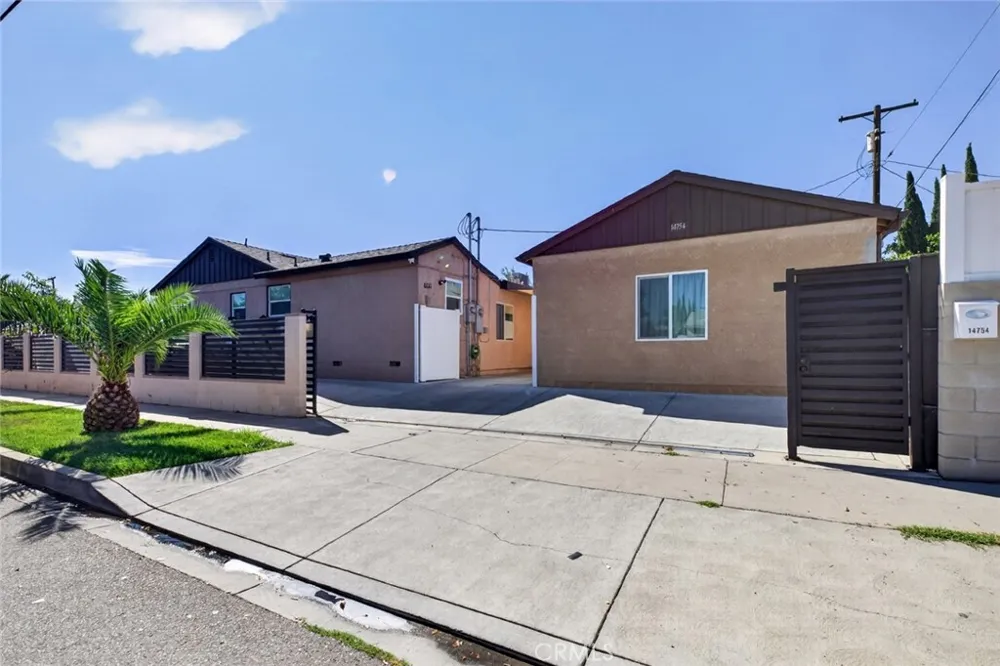 8055 Natick Ave Panorama City, CA 91402