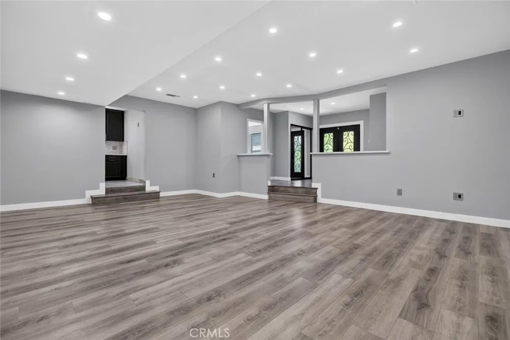 8055 Natick Ave Panorama City, CA 91402