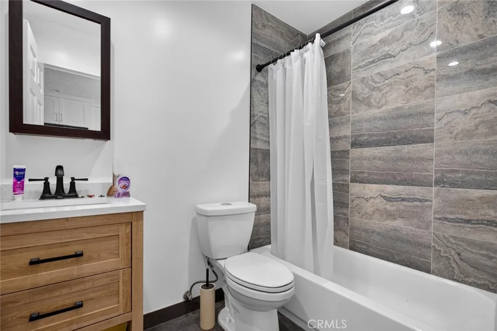 8055 Natick Ave Panorama City, CA 91402