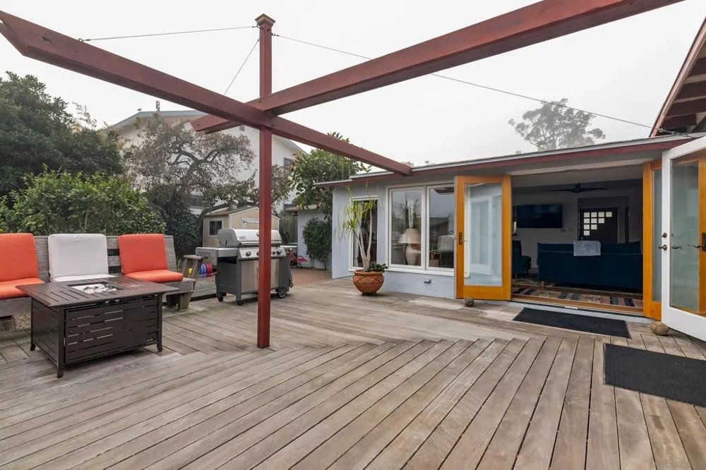 541 Tarento Dr San Diego, CA 92106