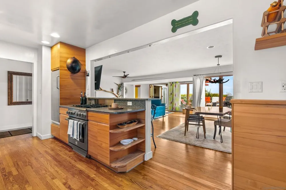 541 Tarento Dr San Diego, CA 92106