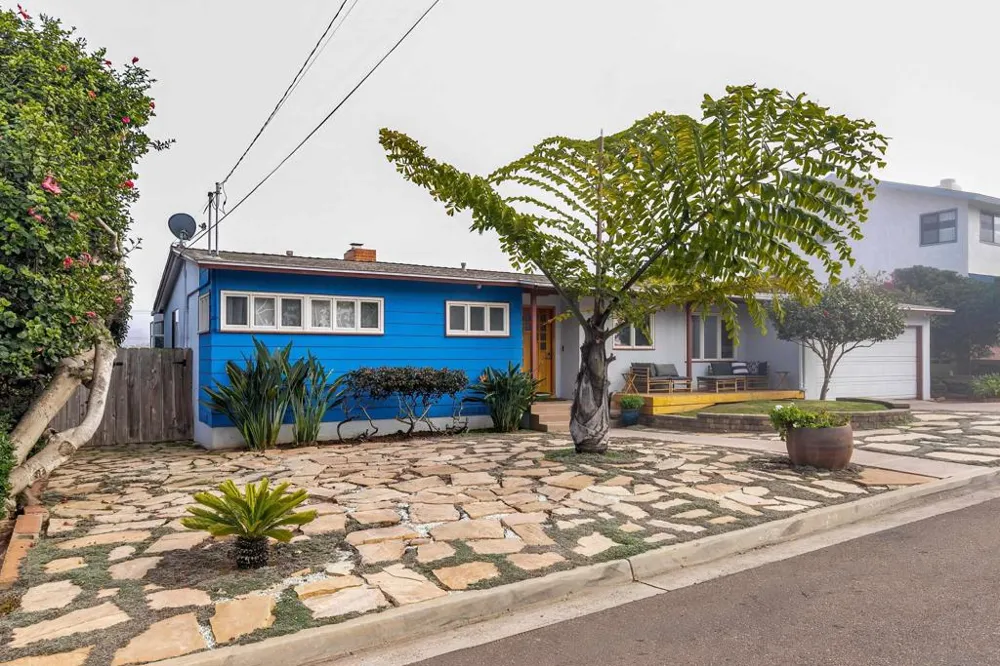 541 Tarento Dr San Diego, CA 92106