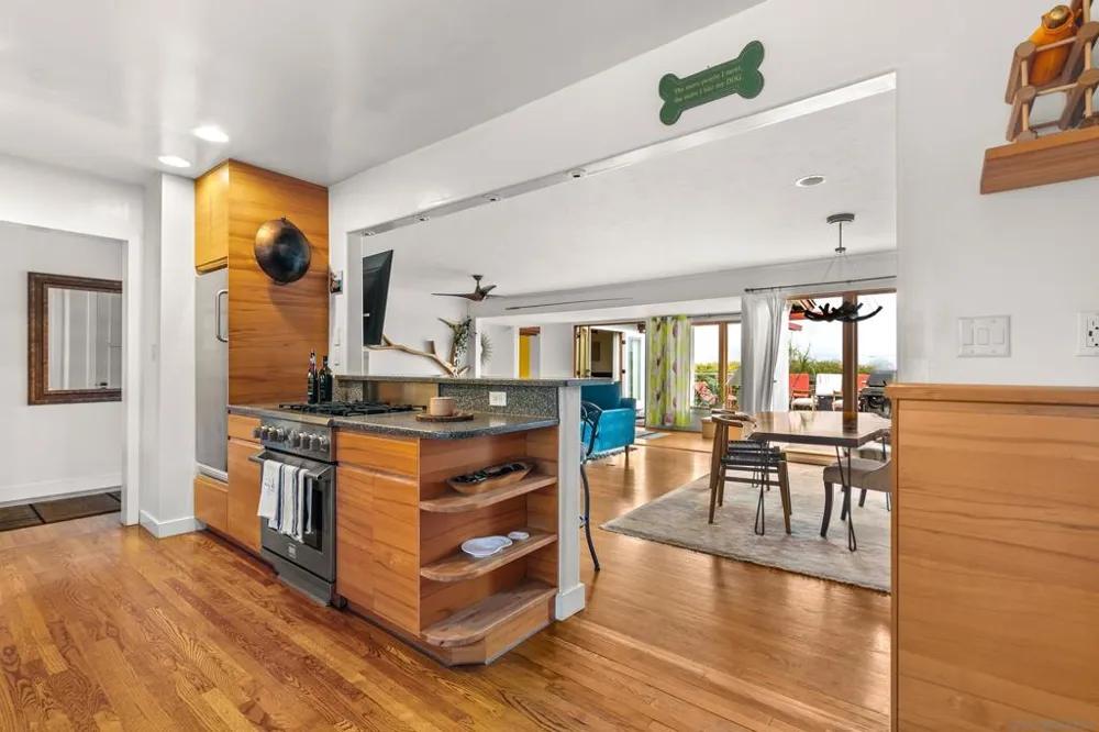 541 Tarento Dr San Diego, CA 92106