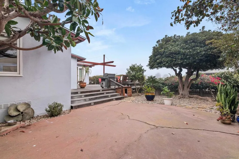 541 Tarento Dr San Diego, CA 92106