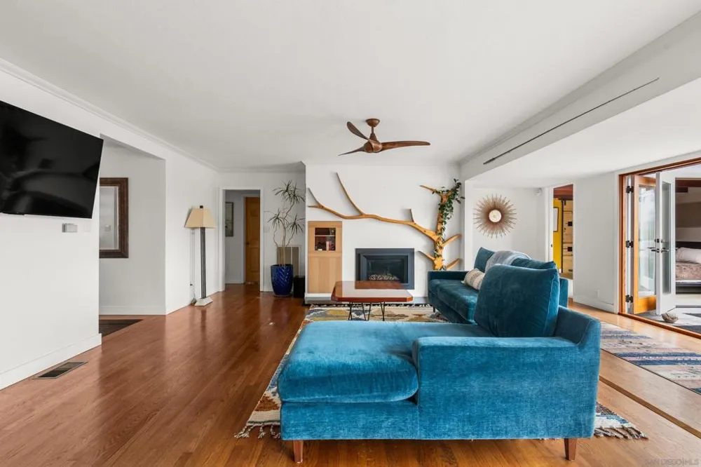 541 Tarento Dr San Diego, CA 92106