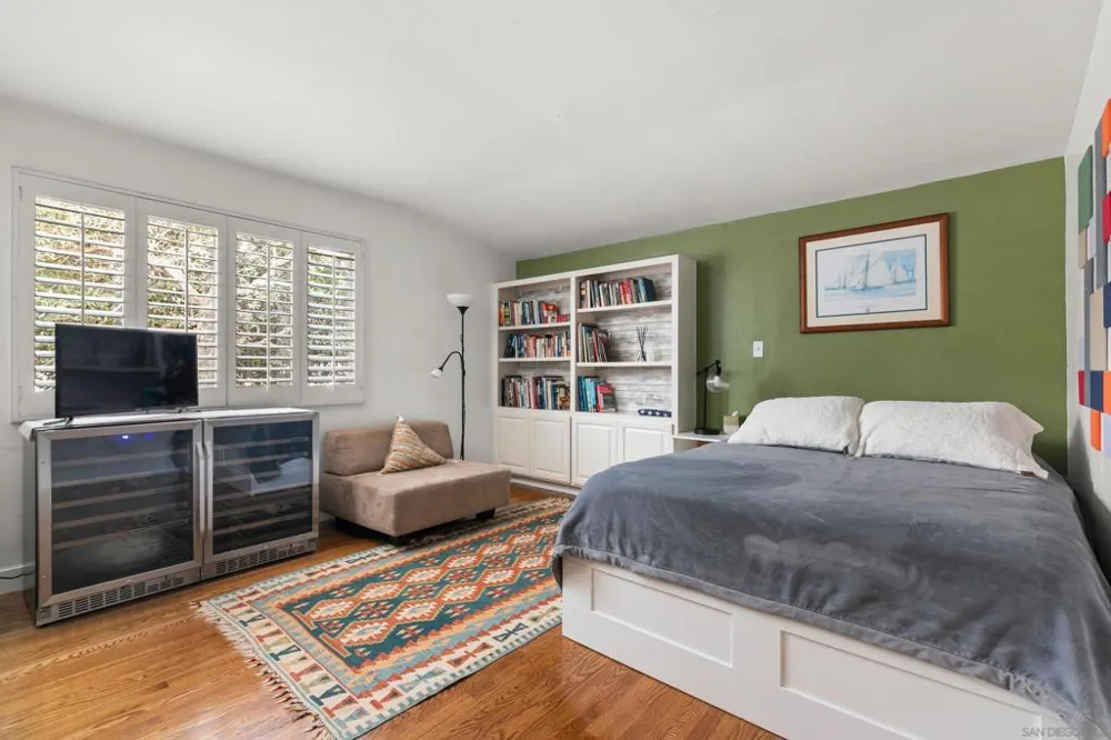 541 Tarento Dr San Diego, CA 92106