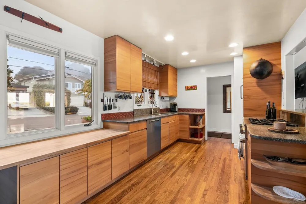 541 Tarento Dr San Diego, CA 92106