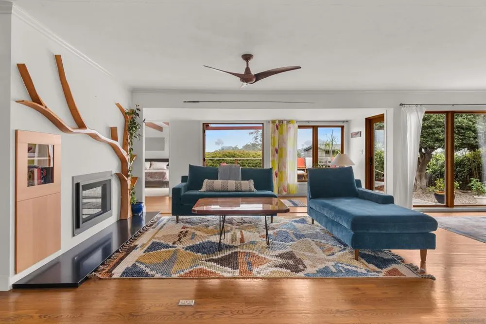 541 Tarento Dr San Diego, CA 92106