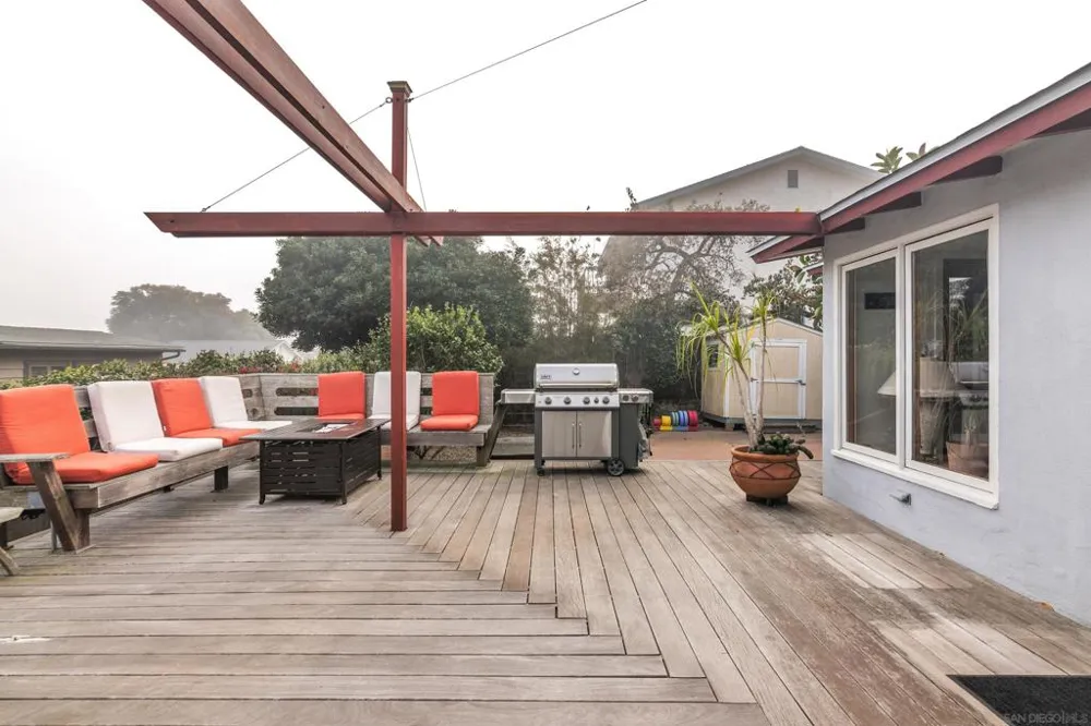 541 Tarento Dr San Diego, CA 92106