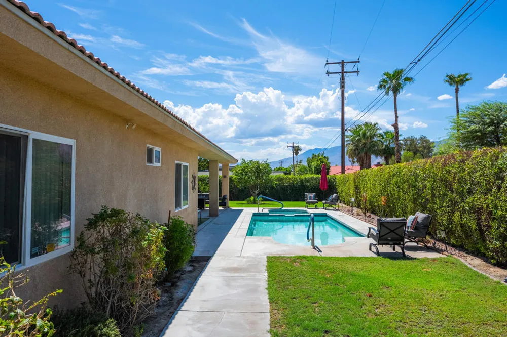 2123 E Nicola Road E Palm Springs, CA 92262