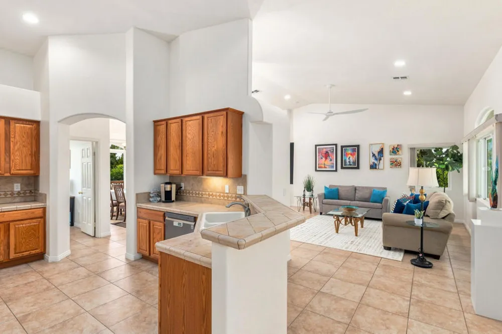 2123 E Nicola Road E Palm Springs, CA 92262