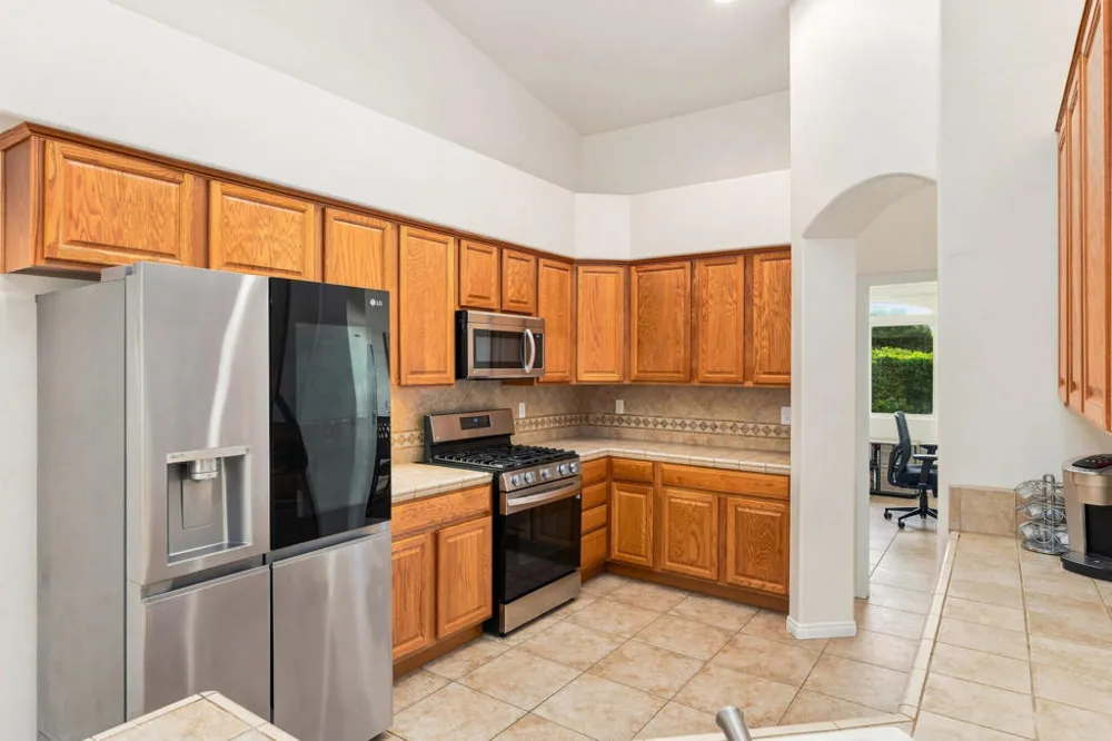 2123 E Nicola Road E Palm Springs, CA 92262