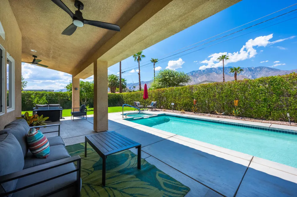 2123 E Nicola Road E Palm Springs, CA 92262