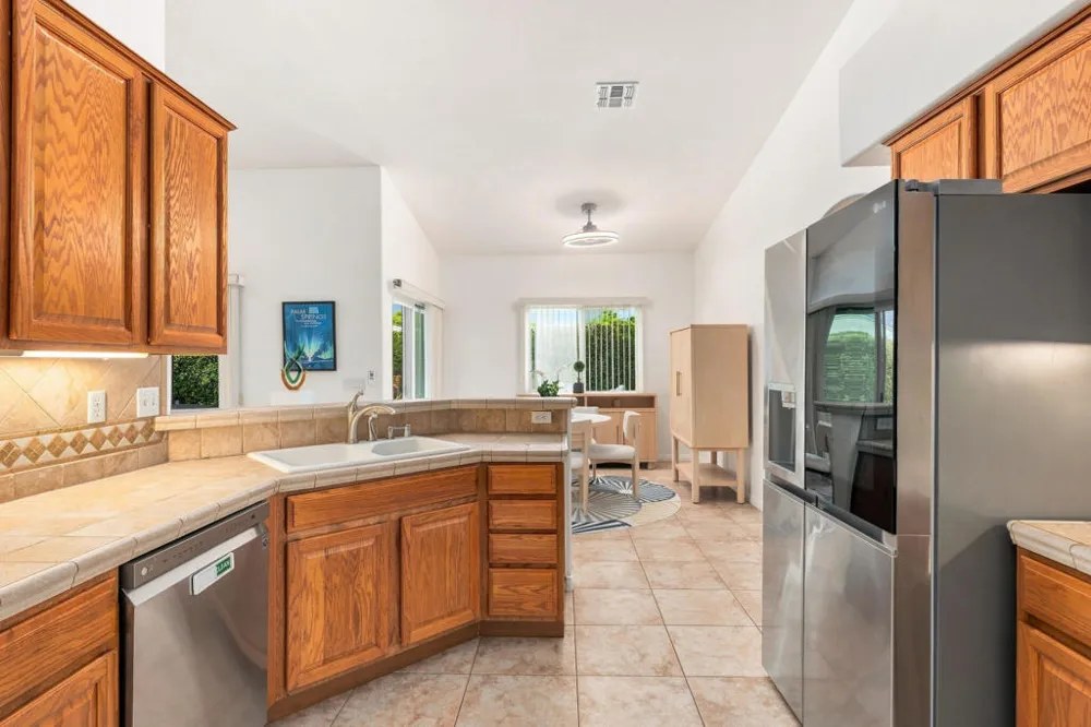 2123 E Nicola Road E Palm Springs, CA 92262