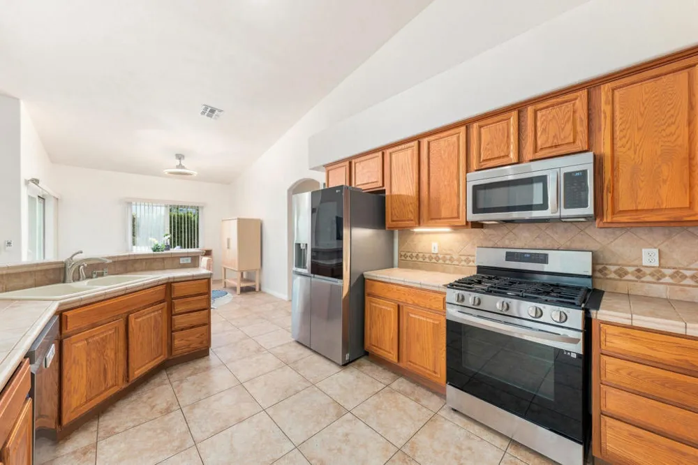 2123 E Nicola Road E Palm Springs, CA 92262