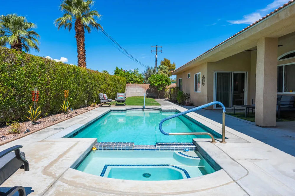 2123 E Nicola Road E Palm Springs, CA 92262