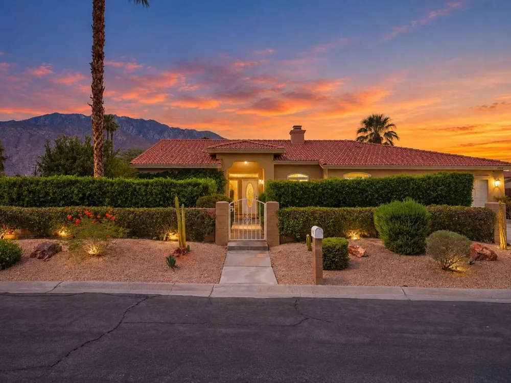 2123 E Nicola Road E Palm Springs, CA 92262