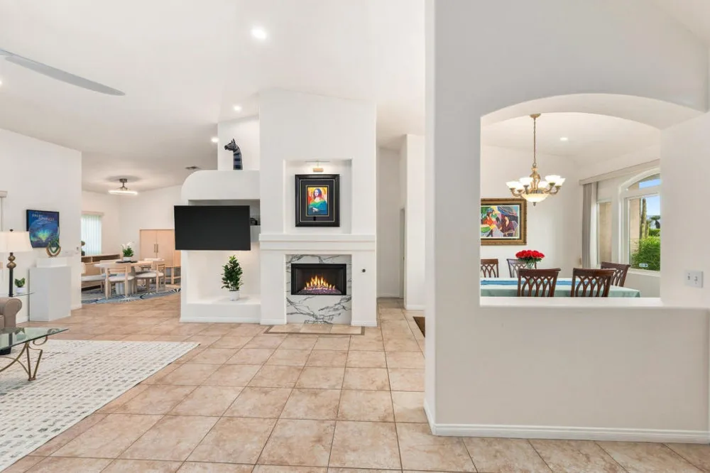2123 E Nicola Road E Palm Springs, CA 92262