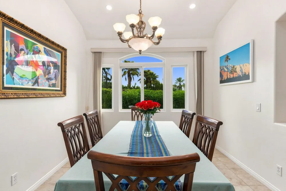 2123 E Nicola Road E Palm Springs, CA 92262