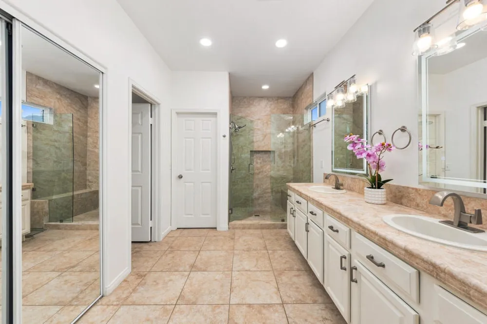 2123 E Nicola Road E Palm Springs, CA 92262