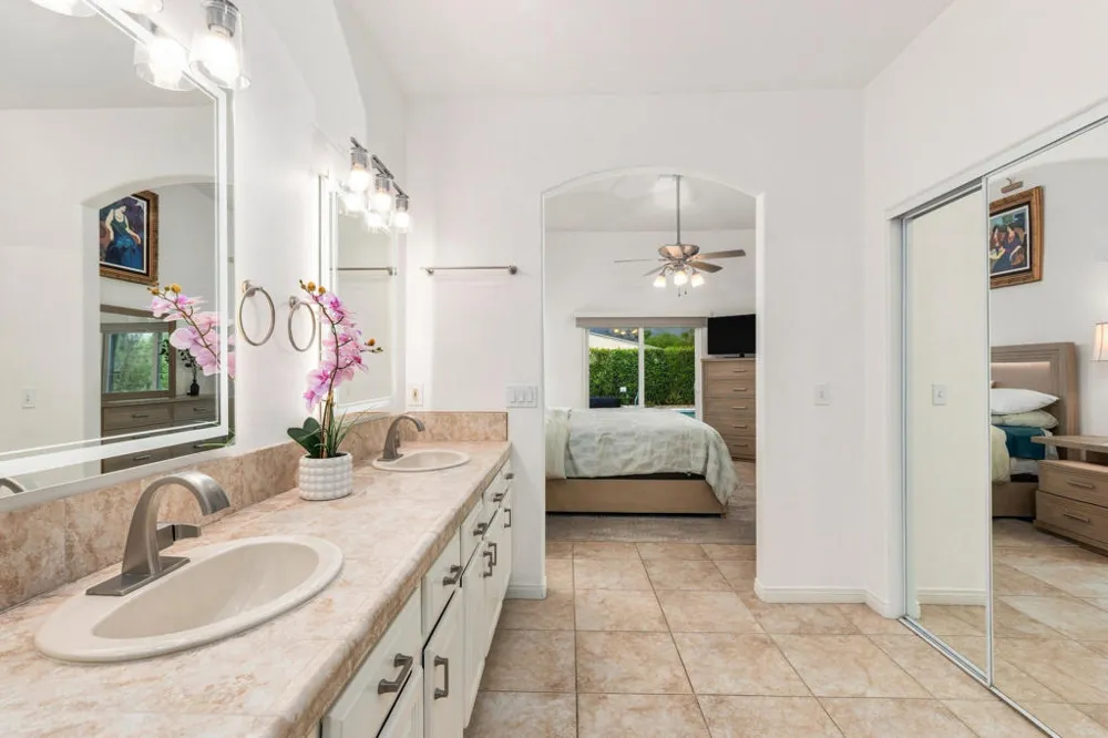 2123 E Nicola Road E Palm Springs, CA 92262