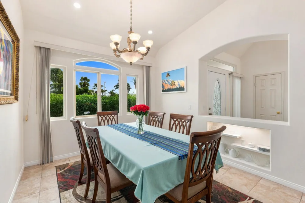 2123 E Nicola Road E Palm Springs, CA 92262