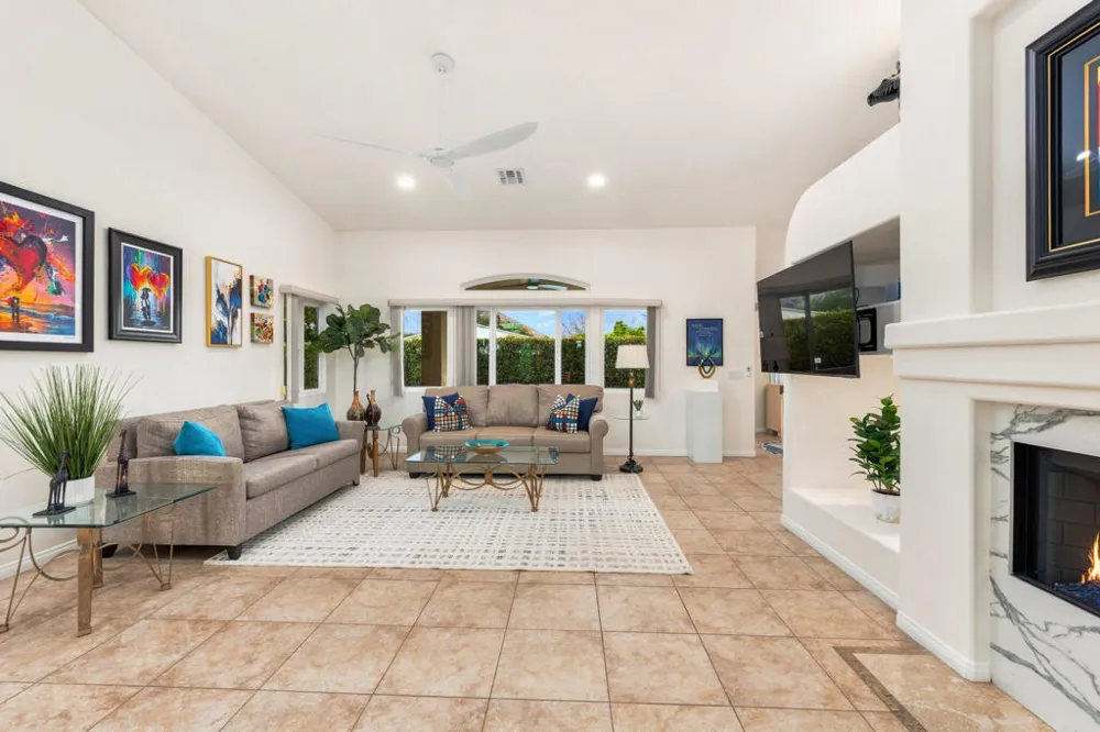 2123 E Nicola Road E Palm Springs, CA 92262