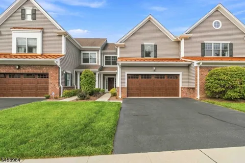 12 Whitney Farm Pl