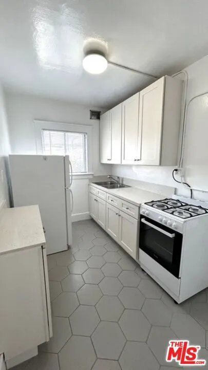 54 Rose Avenue #7 Venice, CA 90291